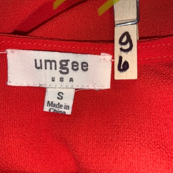 Umgee Coral flutter bell sleeve blouse Size small - Picture 6 of 7